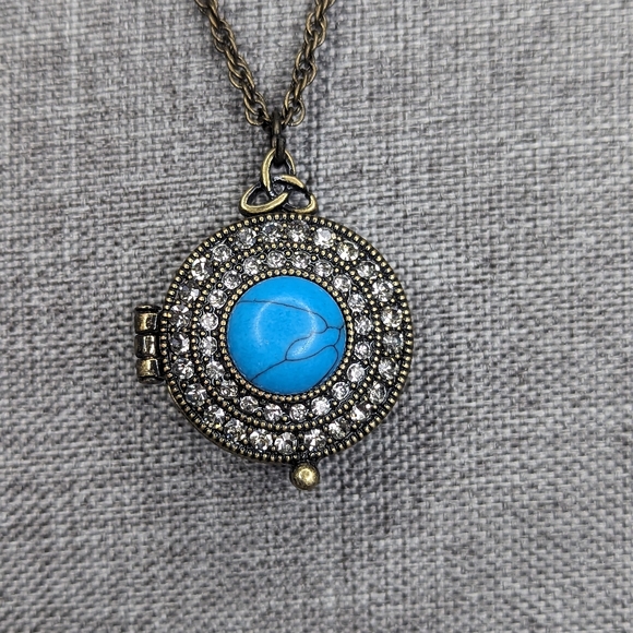 Jewels by Park Lane "Candid" Perfume Locket Necklace - Picture 1 of 9